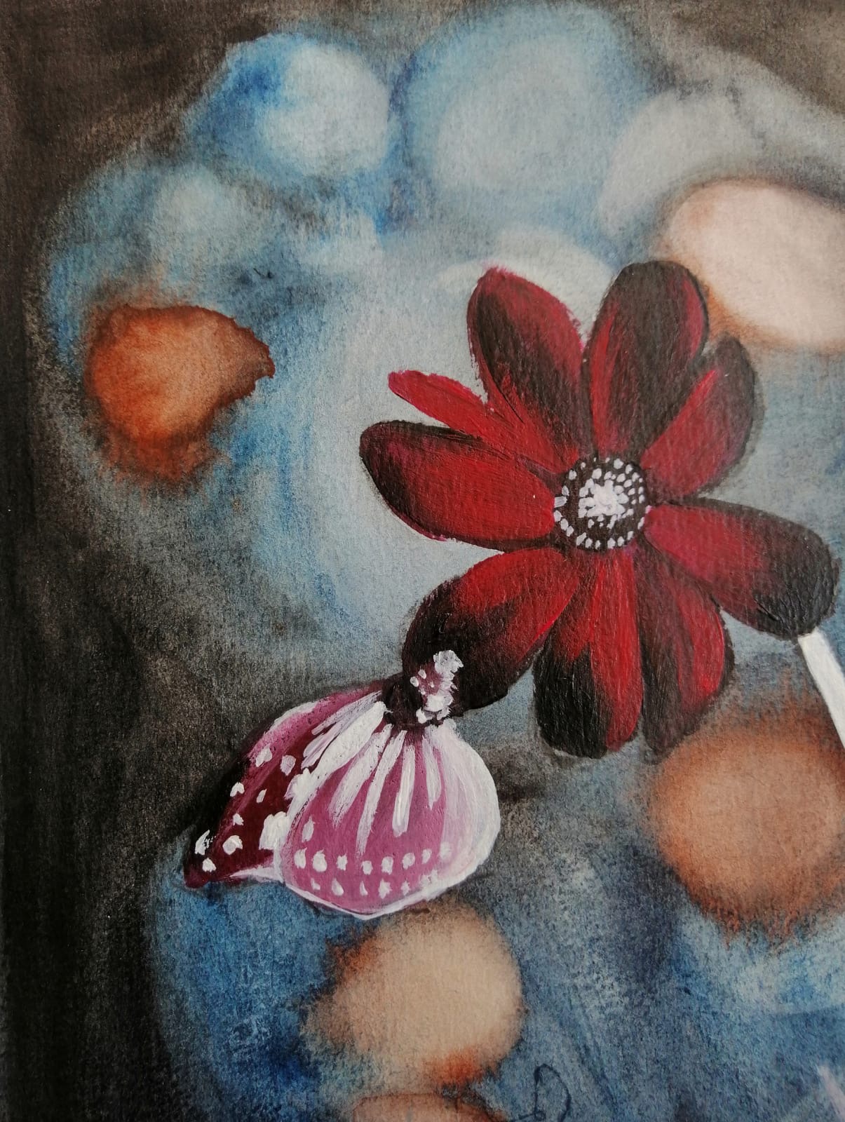 Butterfly — détail de la fleur rouge et du coquillage / Butterfly — close-up of the red flower and shell