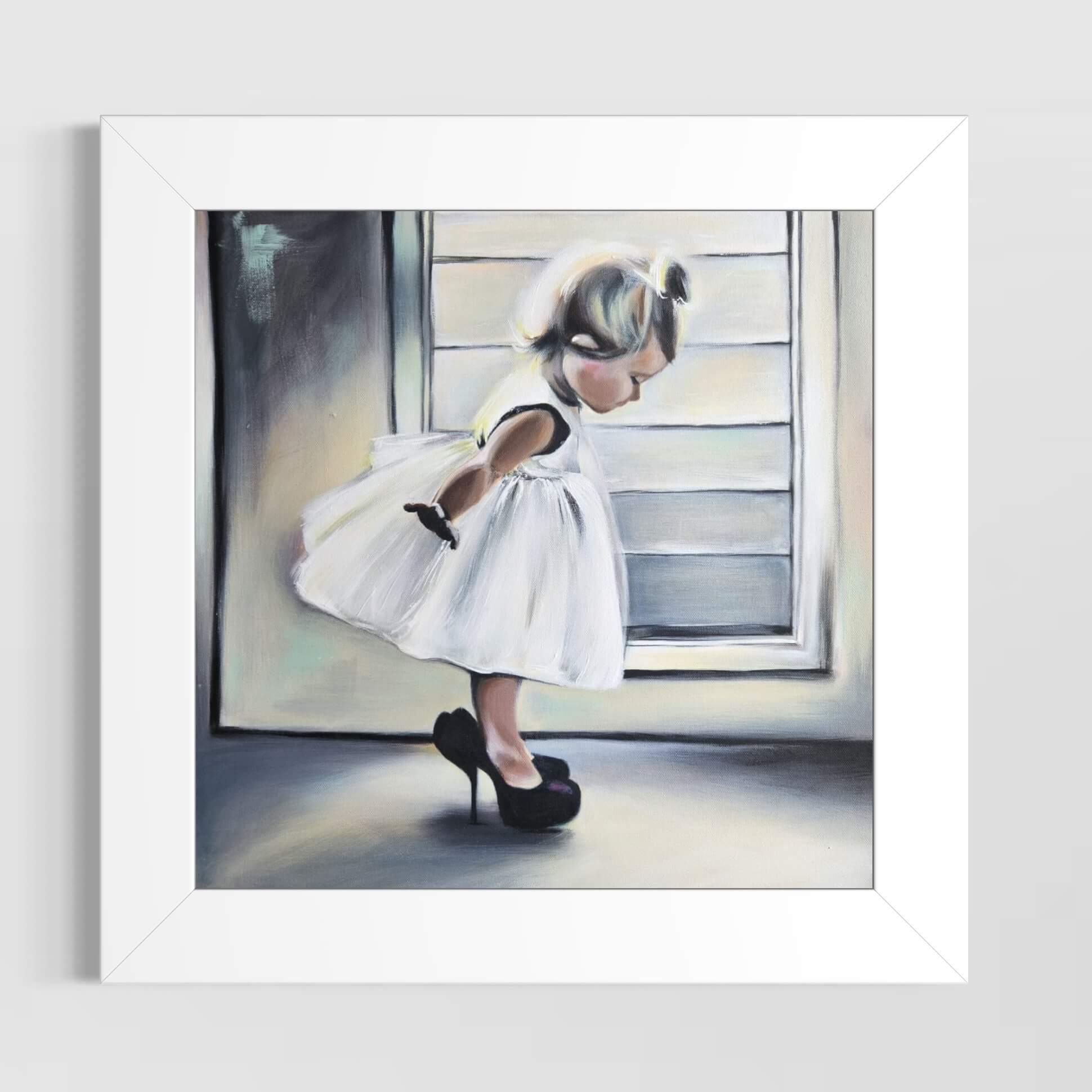 petite fille essaye des talons trop grand d’Anaïs Eck. / little girl whith the shoes by Anaïs Eck.