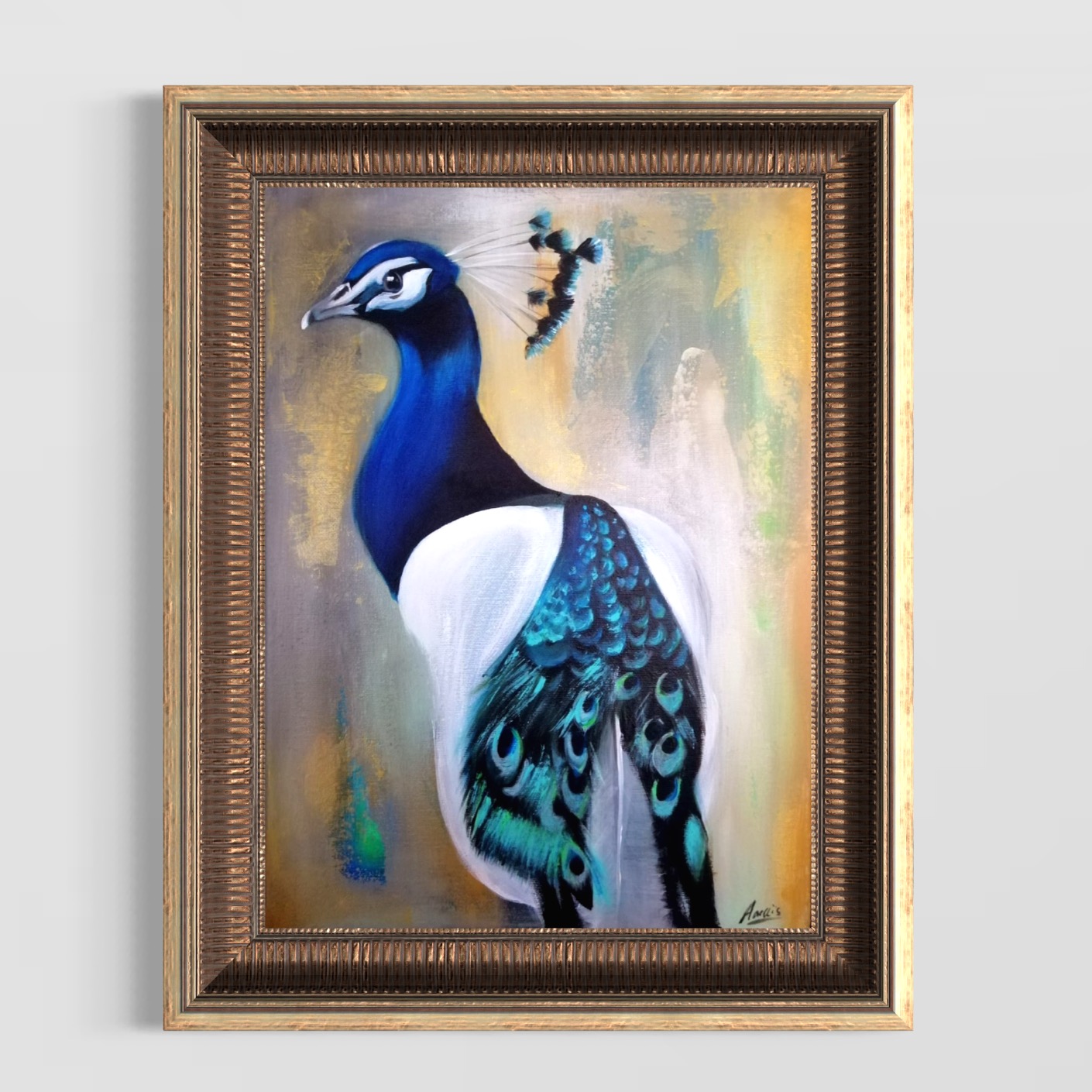 Plume par Anaïs Eck, paon bleu vibrant sur fond doré, œuvre encadrée. / 'Plume' by Anaïs Eck, vibrant blue peacock on golden background, framed.